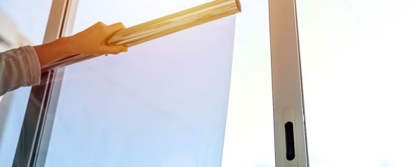 Betekintésvédő fólia ablakra. Mit érdemes tudni az ablakfóliázásról?